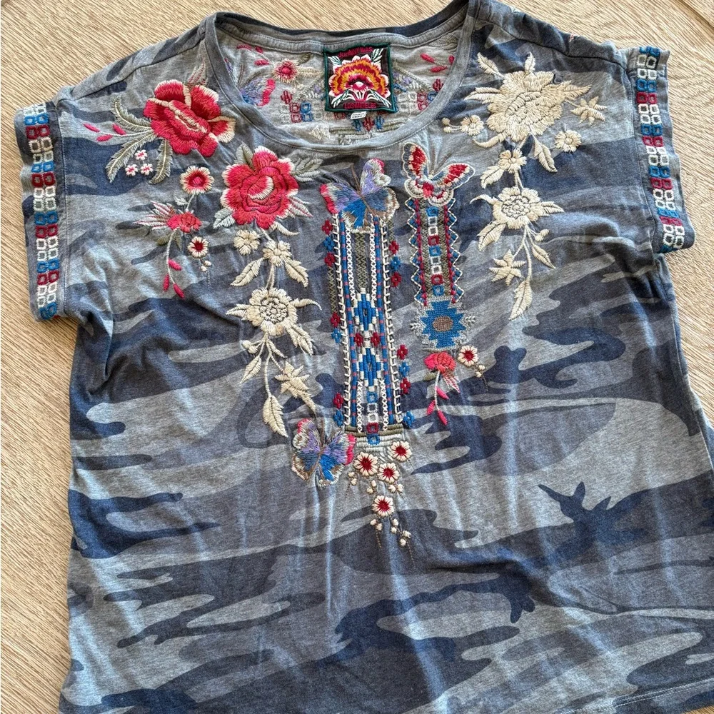 Johnny Was Floral Embroidered Camo Top Tee - Picture 11 of 11